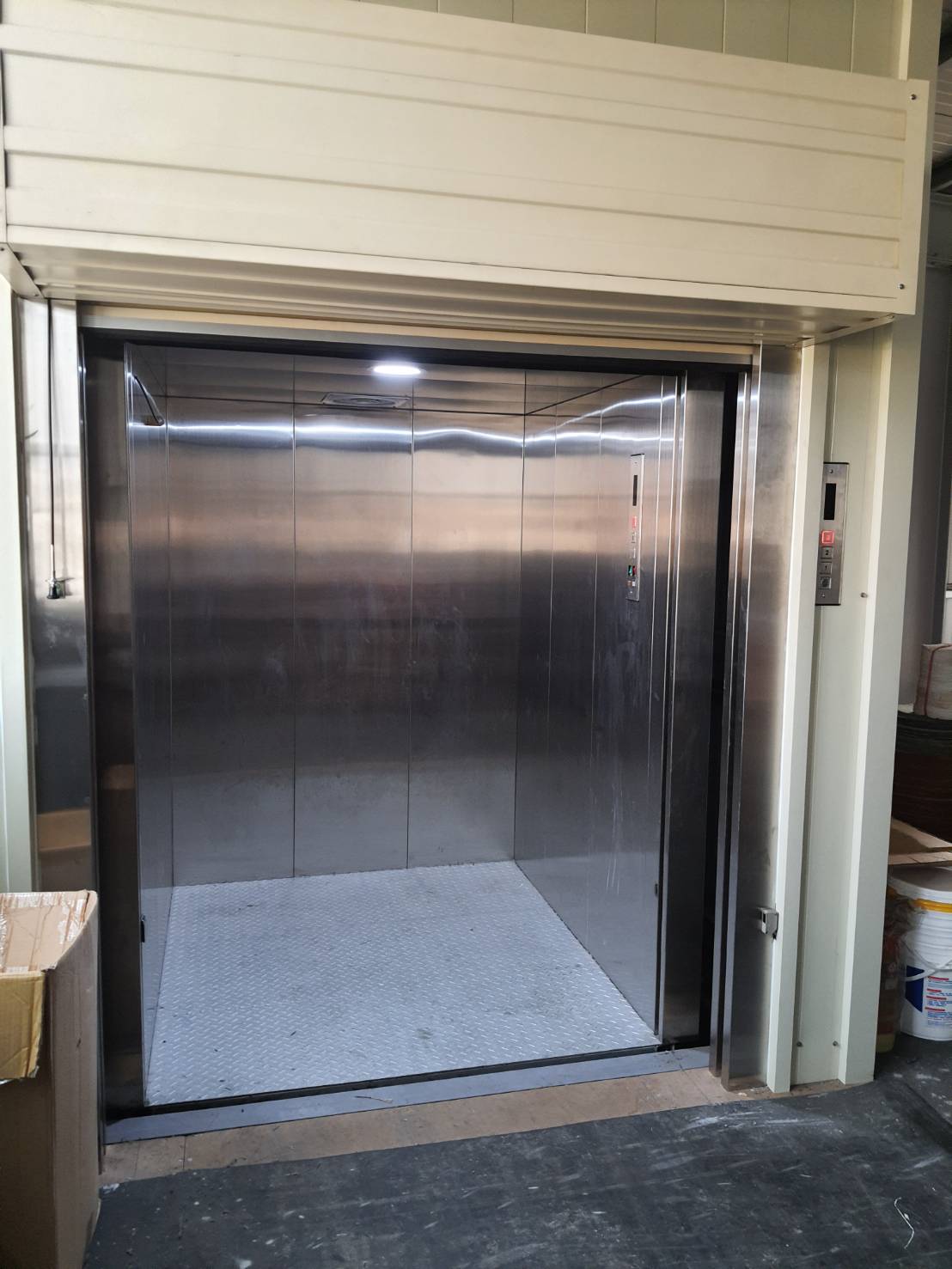 斗苑路貨梯 3樓3停捲筒式貨梯