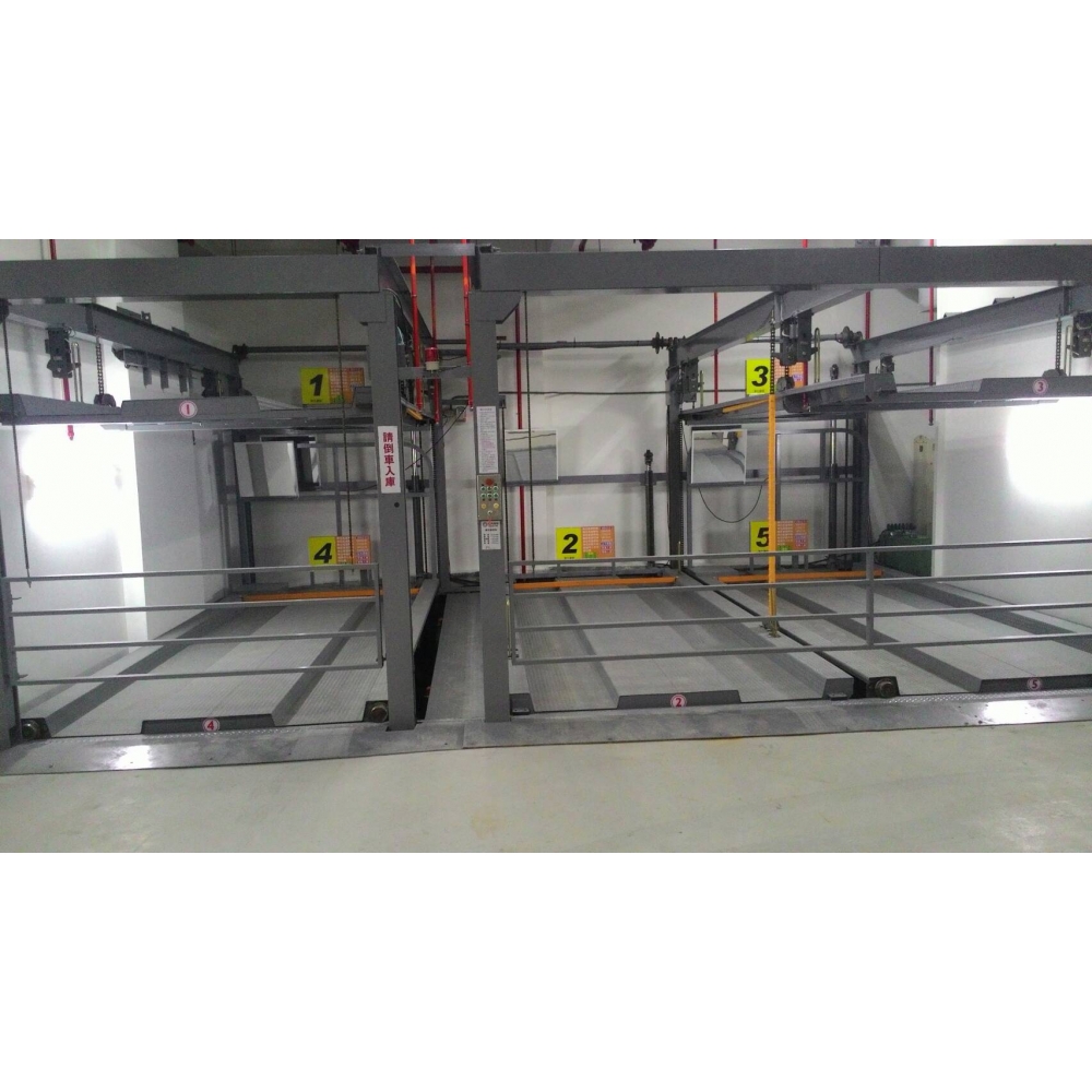 愛丁堡 三層升降橫移車位